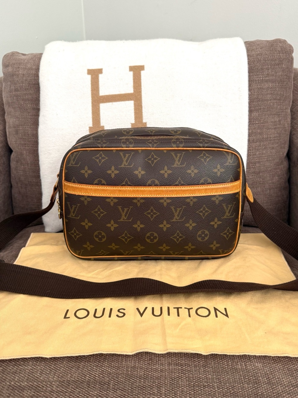 Authentic Louis Vuitton Reporter PM unisex messenger crossbody bag monogram LV - Picture 3 of 16